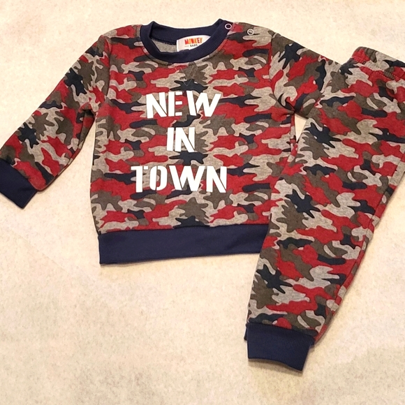 "New In Town" camo two piece sweatsuit - Picture 1 of 5